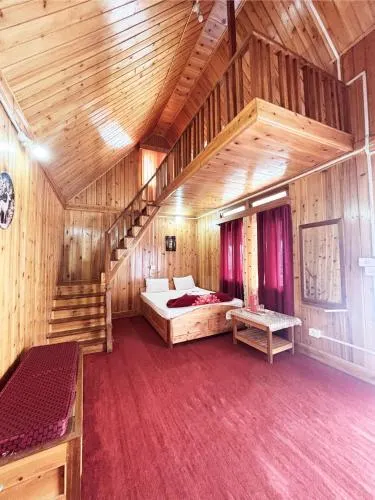 KOLAKHAM SILVERPINE RETREAT HOMESTAY Pure Veg - Image 1