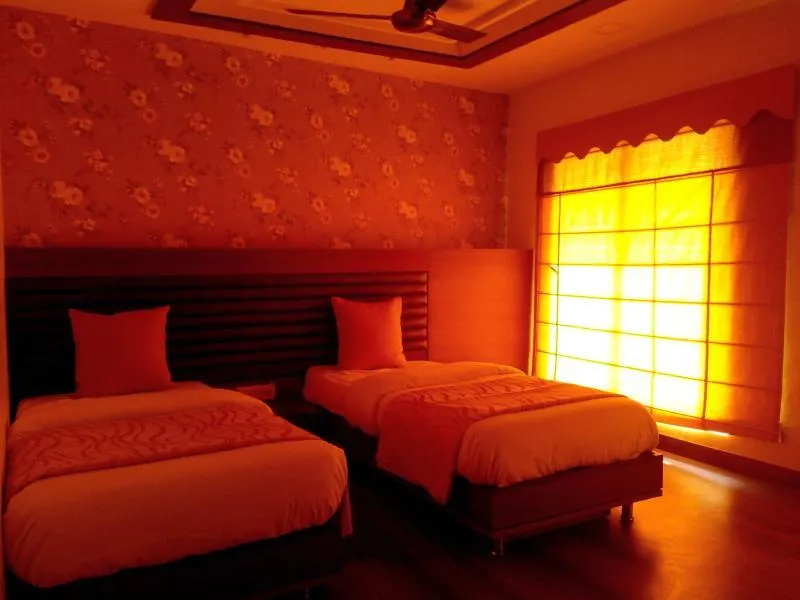 Hotel O 24x7 Inn - Image 1