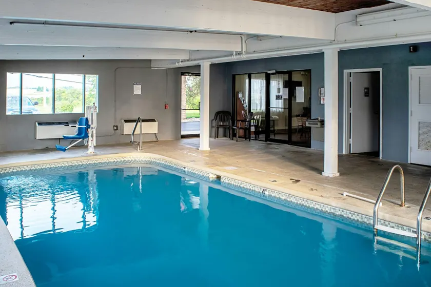 Red Roof Inn & Suites Middletown - Franklin - Image 1