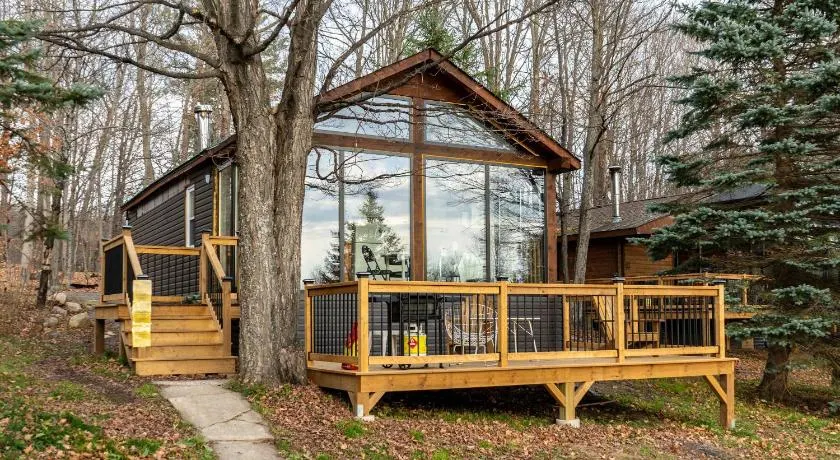 Lake Muskoka 2-bedroom Cottage - Pier 100 #50 - Image 1