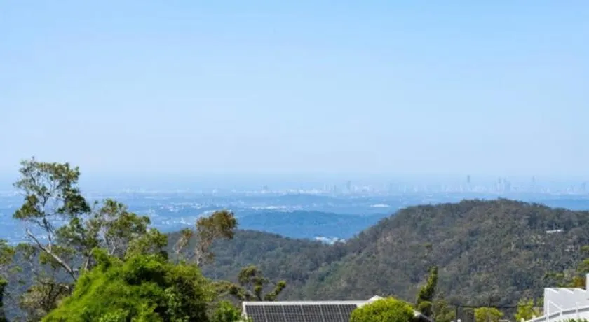 Stunning home with view - Image 1