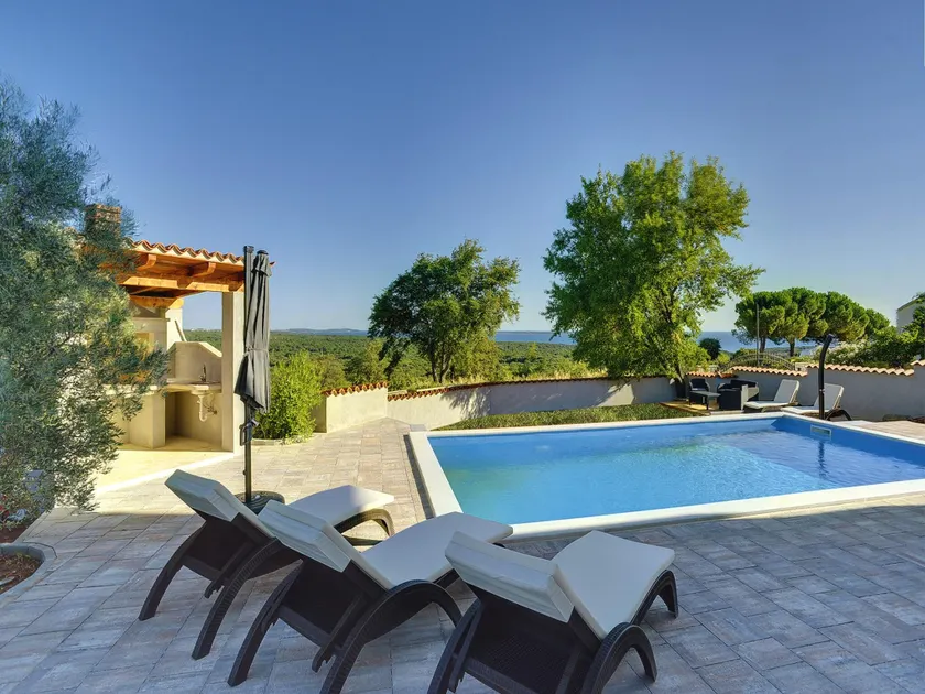 Villa in Peroj with Pool near Barbariga Beach - Image 1
