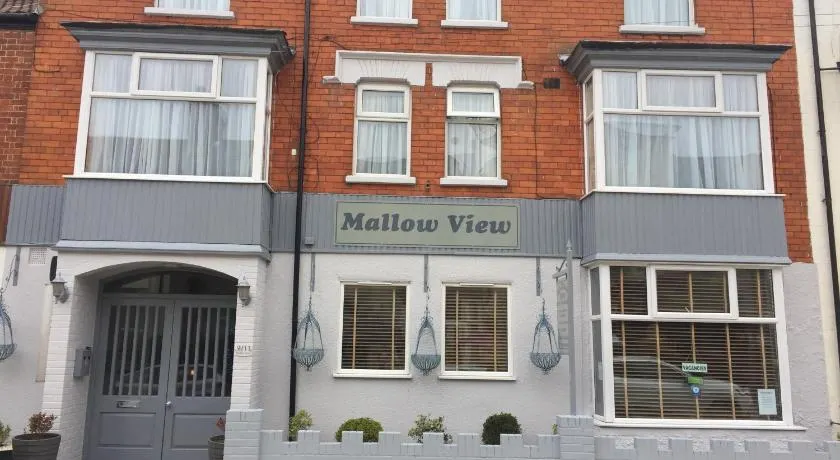 Mallow View Hotel - Cleethorpes - Great stays for Contractors or Family Holidays - Image 1