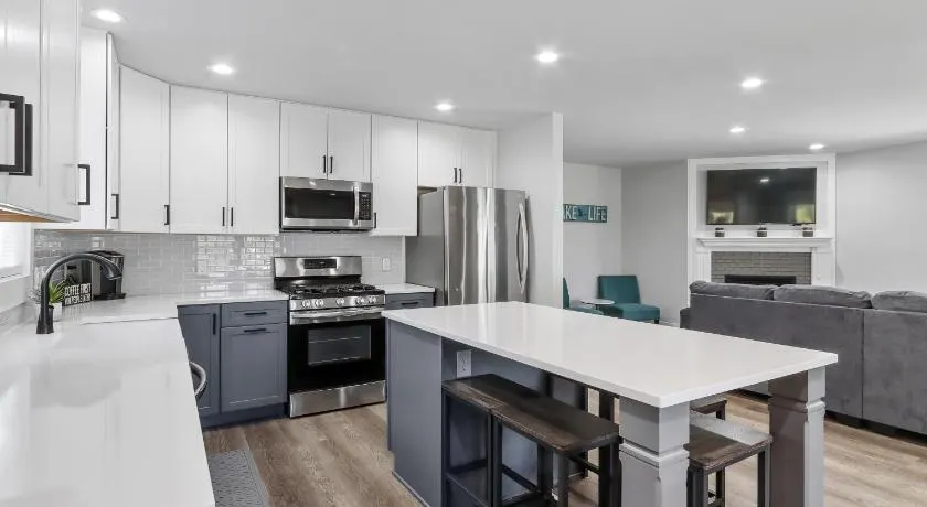 Williams Bay House - Cherry Street Retreat - Image 1