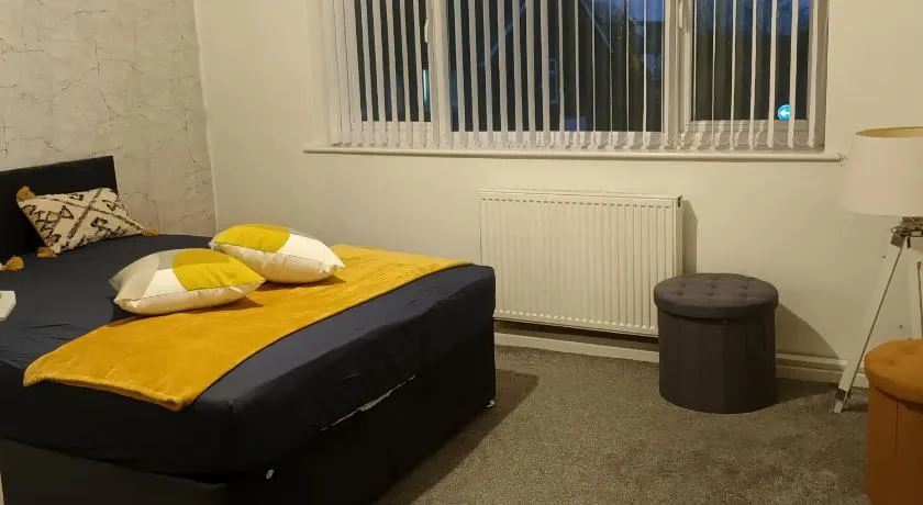 2 bed apartment - Image 1