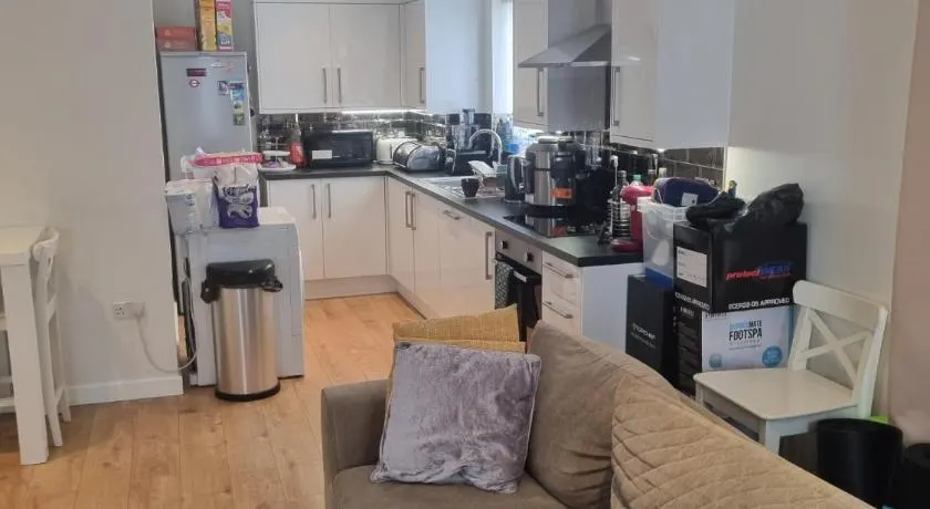 Fabulous two bedroom flat with concierge - Image 1