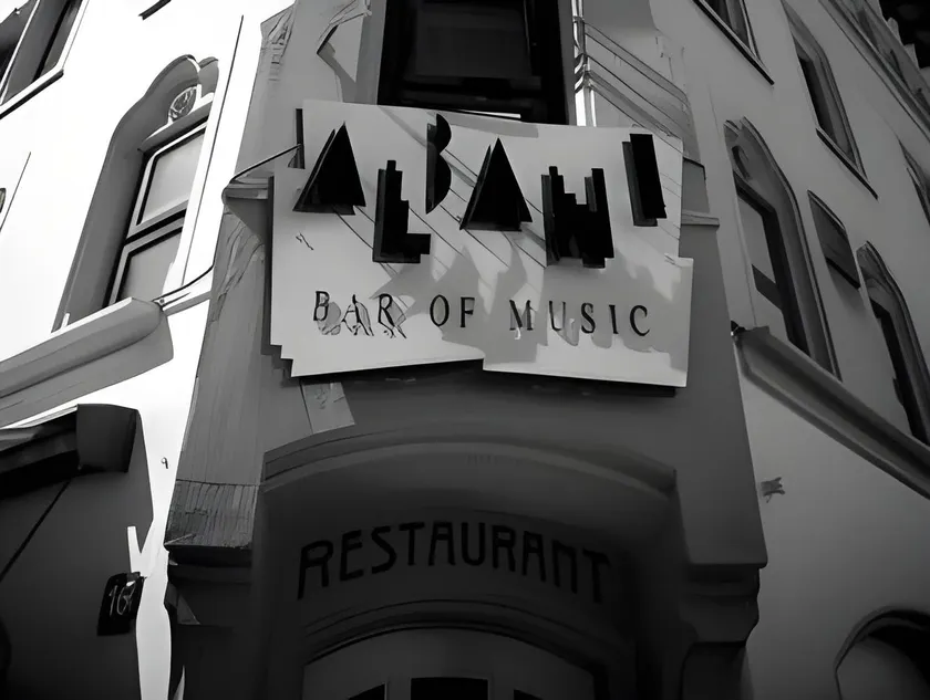 Hotel Albani Bar of Music - Image 1