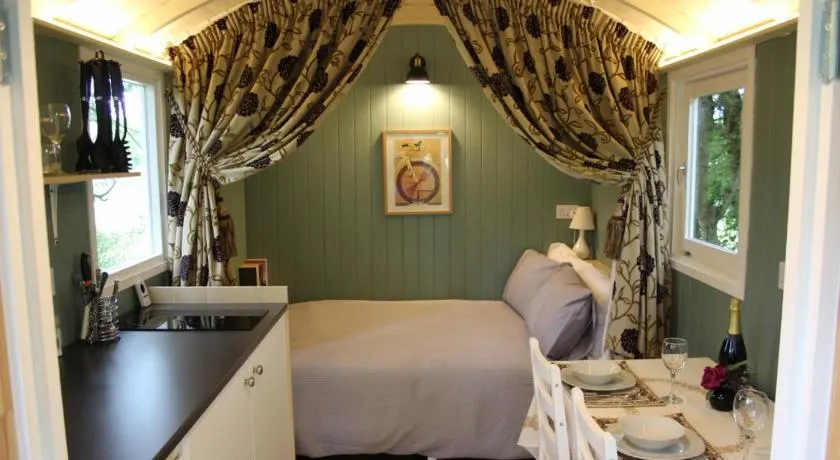 The Kestrel Shepherd Hut, Whitehouse Farm - Image 1