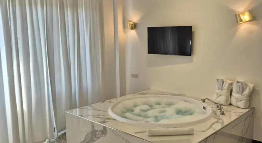 Eveline 2 - Piscina Privata o Jacuzzi - Image 1