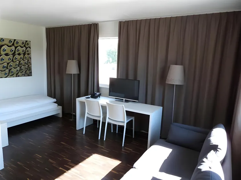 Hotel Velodrome - Image 1