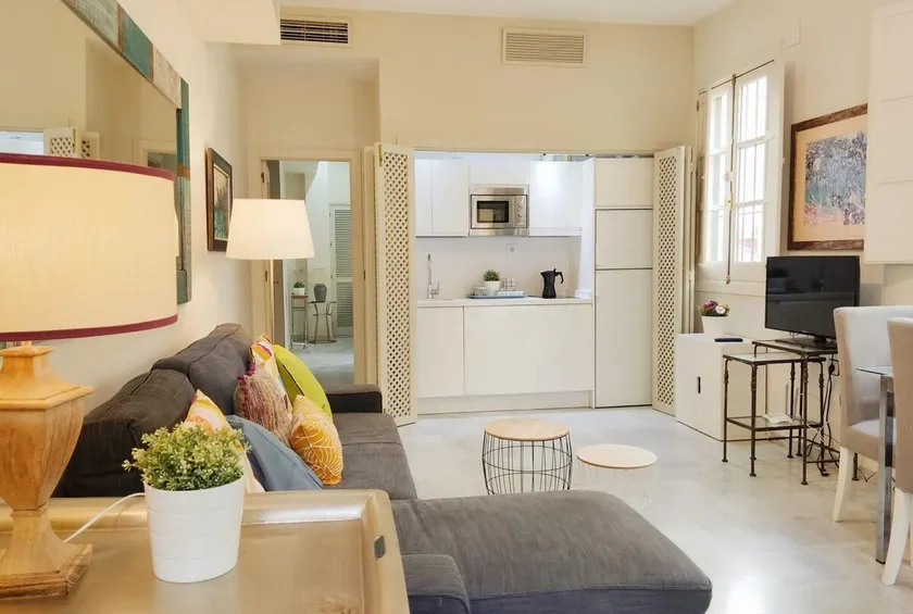 HomeySeville-Bright Apartment at Santa Cruz 4 pax, Parking Optional - Image 1