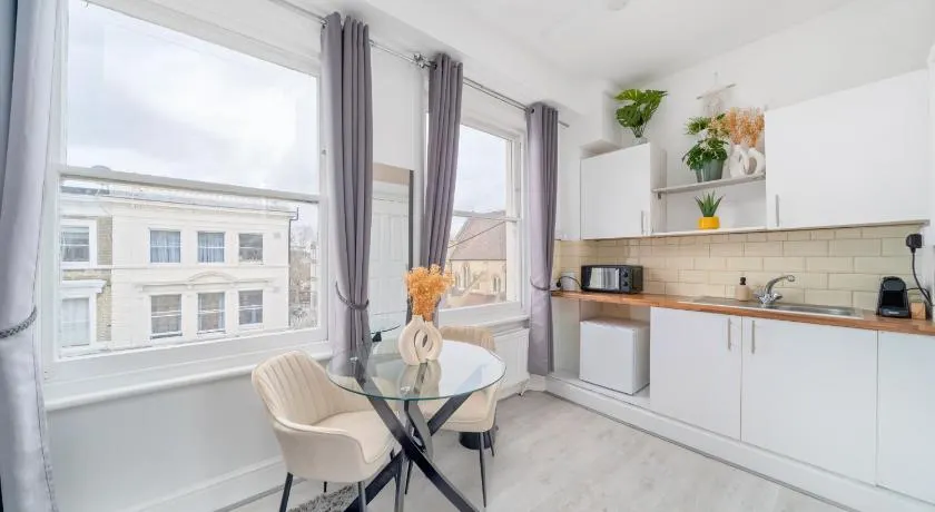 The Castletown Collection West Kensington Studios & 1-Bed Apartments Near Tube - Image 1