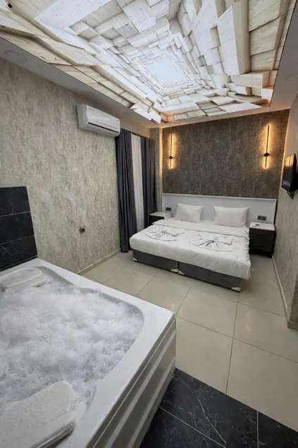Royal Fsm Suites - Image 1