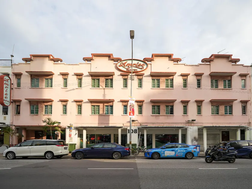 Amrise Hotel, Check in at 10PM, Check out at 9AM - Image 1