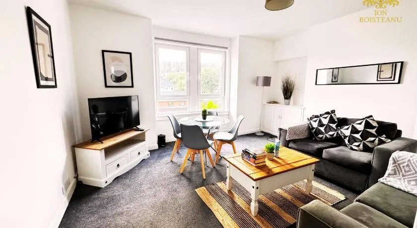 2-Bed Gourock Margaret St - Sleeps 4 - Contractors, Business & Relocations - Free Parking - Image 1