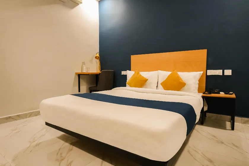 HOTEL O SILVER NEAR LULU MALL - Image 1