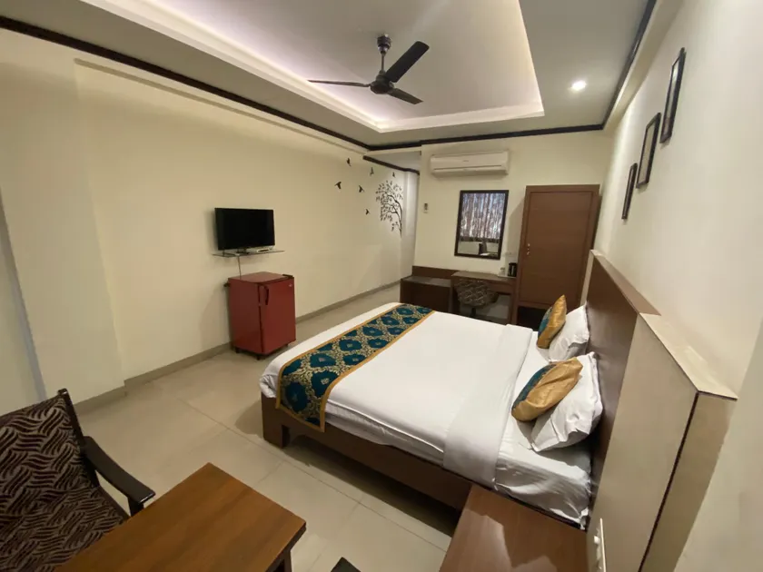 Chevron International By OYO Rooms - Image 1