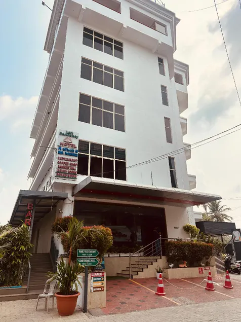 Hotel Lals Residency, Adoor - Image 1