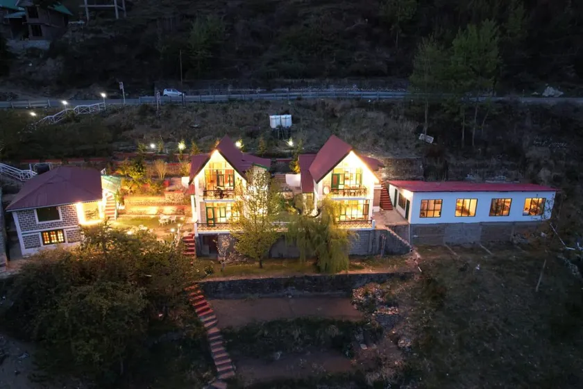 Crossroads Narkanda Cottages - Image 1
