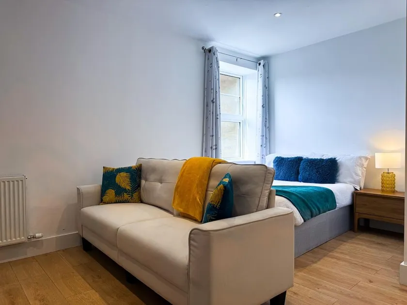 Comfy Ground Floor Suite In Maidstone | Book Now - Image 1