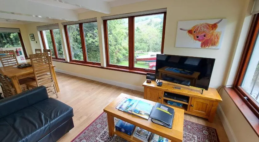 Loch Ness Balcony Apartment - Image 1