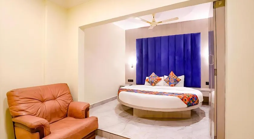 Glitz Hotels Priceless-Lokhandwala - Image 1