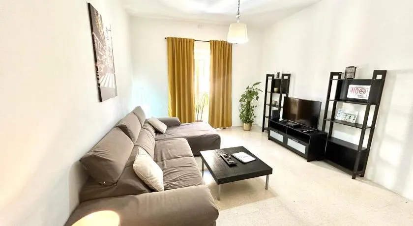 St Julians - Balluta Bay large 3 bedroom apartment - Image 1