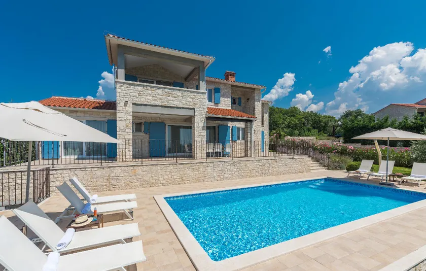 Villa Sterpazzi for 8 people near Poreč with 38 m2 heated pool, sea view & wellness - Image 1