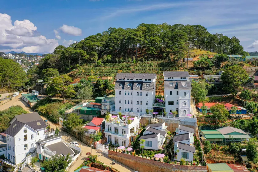 SHIN VILLAGE HOTEL - Image 1