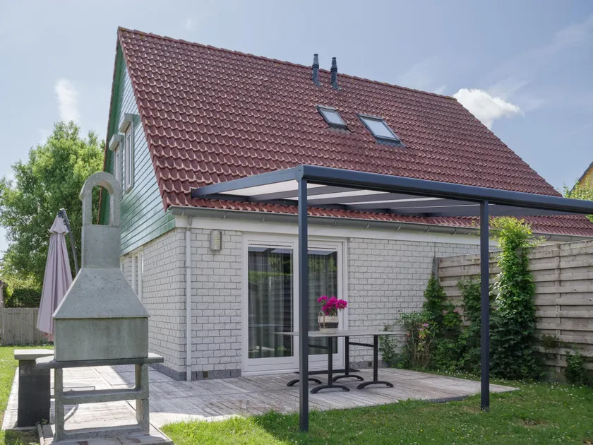 Sunny Garden Stay near Sea - Image 1