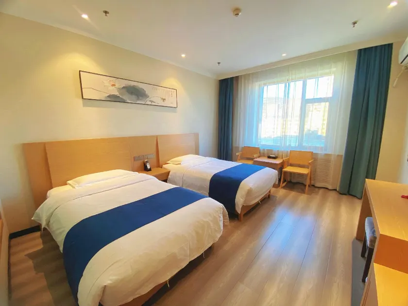 Yulin Hotel - Image 1