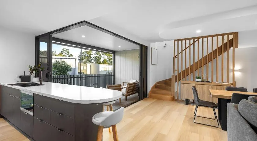 Azure Townhouse - Spacious Luxe 3BR With PS4 - Image 1