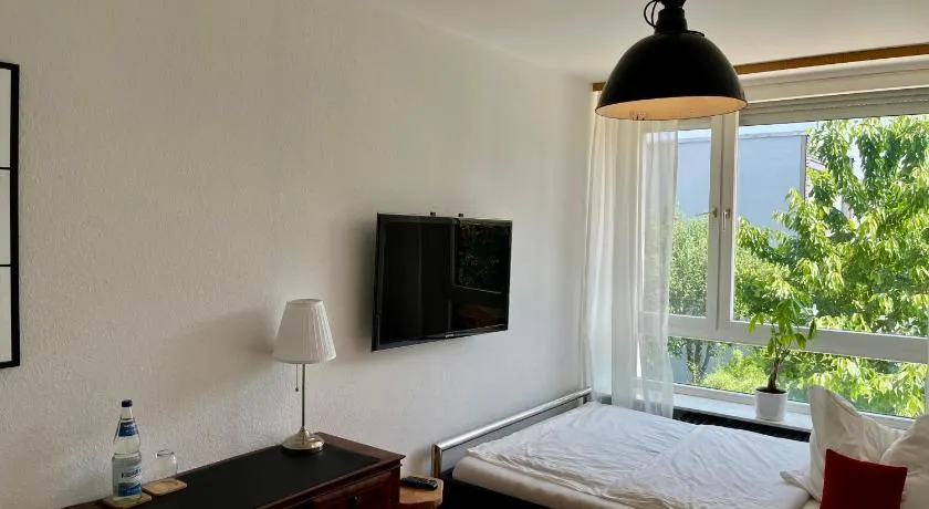 MesseWohnenAschheim Business Zimmer und Apartment mit Balkon bei Messe München - Image 1