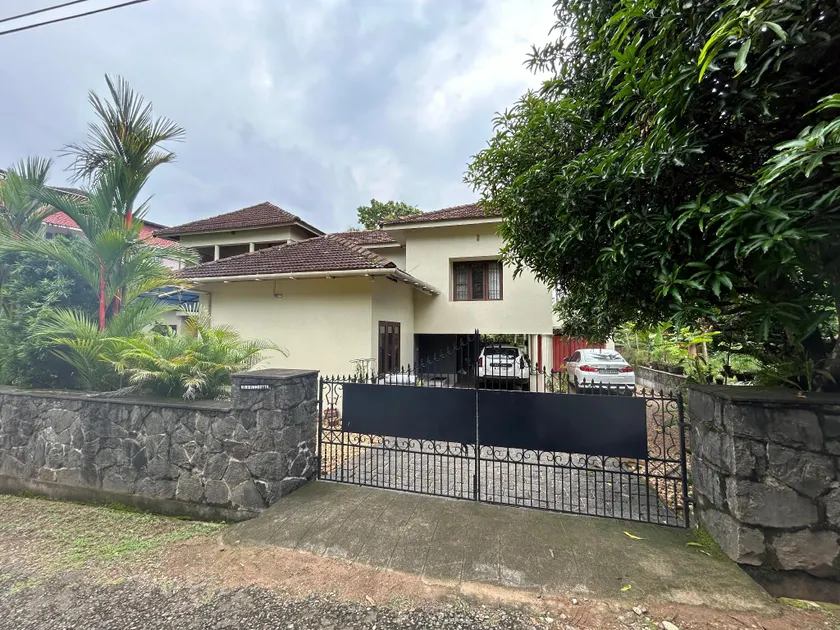 Mango Tree Villa Deluxe King Room - Image 1
