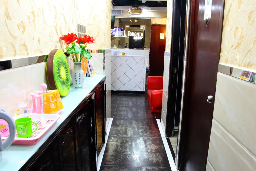 Temple Street Hotel - Toronto Motel Group - Image 1