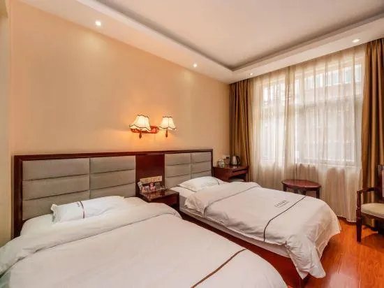 Yi Feng Bussiness Hotel - Image 1