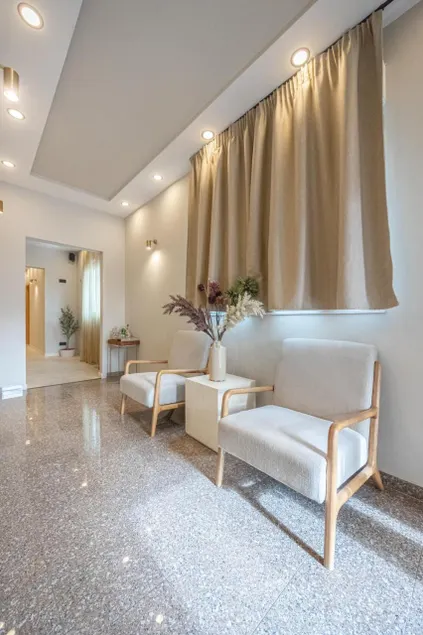 lo͝or luxury retreat - Image 1