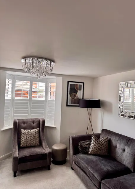 Spacious Luxurious 4 Bedroom House - Free Parking - Image 1
