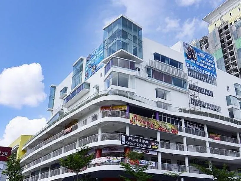 Columbia Hotel - Image 1