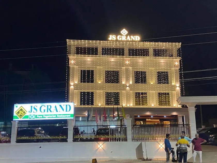 J S Grand - Image 1
