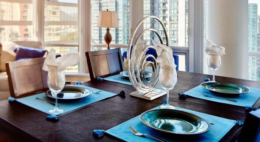 Stylish 3BR in the Heart of Downtown - Incredible Views - Image 1