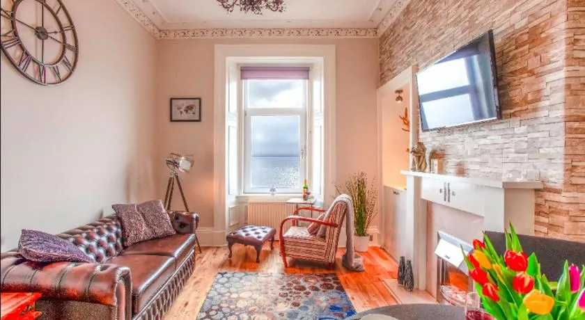 Clyde View Apartment - Image 1