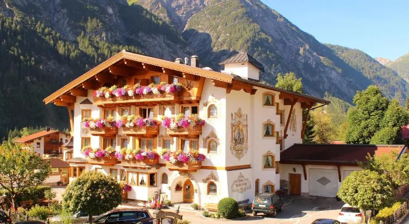 Oberlechtaler Hof Boutique Hotel - Image 1