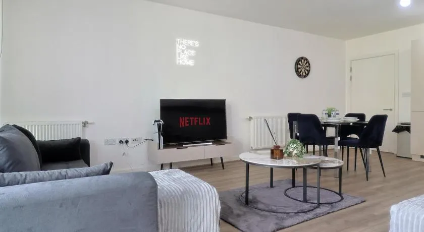 Modern 2BR-2BA Apartment Next to Wembley Stadium - Image 1