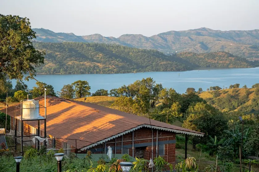 Cosmicstays Birdsong Lakeview Cottage  - Image 1