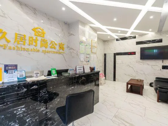 Live in A Fashionable Hotel - Image 1