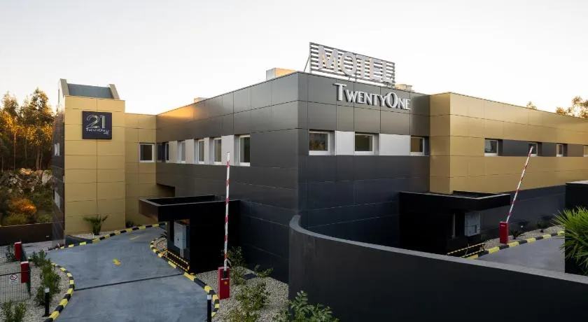 Motel TwentyOne - Image 1