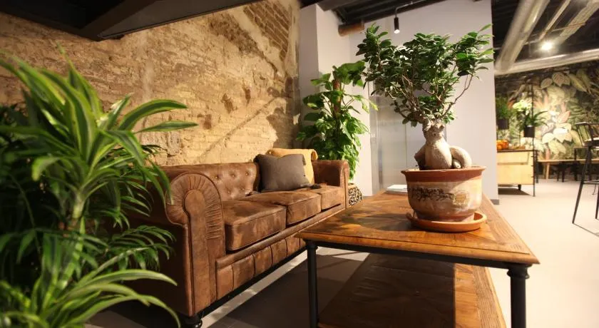 VTZ The Botanic Hostel - Image 1