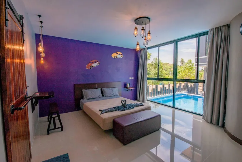 Deluxe pool access - Image 1