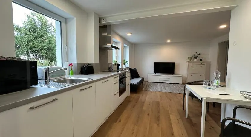 Modernes Apartment mit eigener Terrasse & Garten - Image 1
